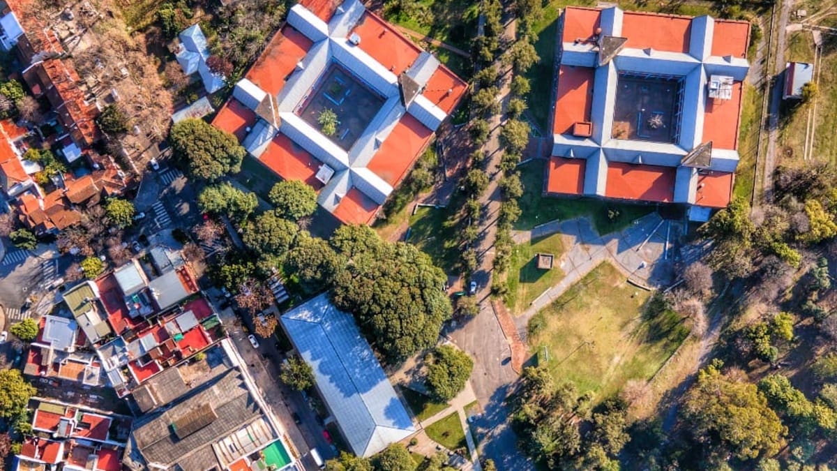 Nació como un límite hace casi 450 años, atraviesa 5 barrios porteños y homenajea a los hombres de la Constitución de 1853