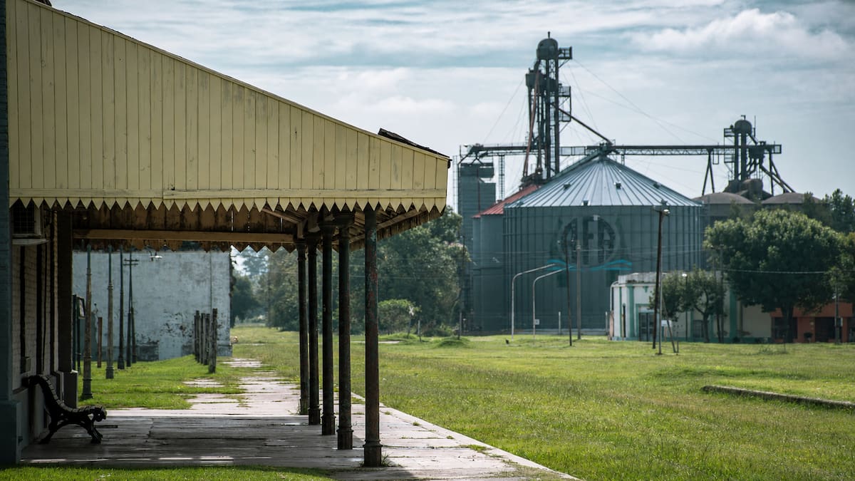 El pueblo santafesino que nació de la unión de dos localidades, heredó el nombre de una estancia y vio crecer a una leyenda de River