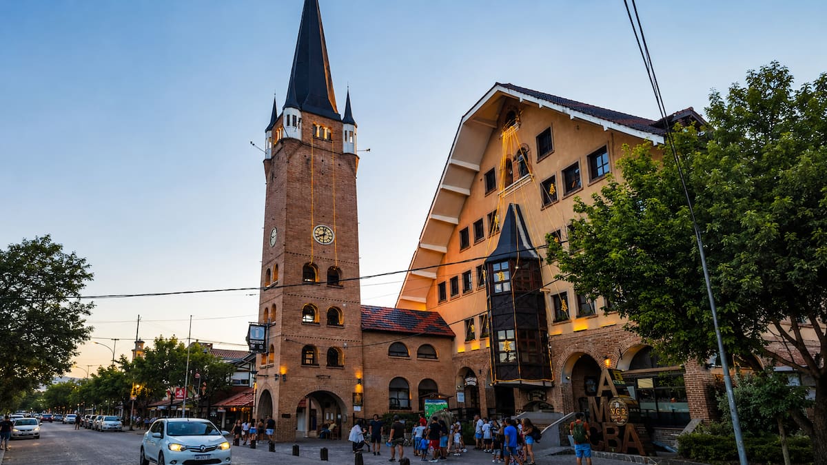 Parece un pueblo de Alemania, pero está en Córdoba: el rincón argentino con casas alpinas, cerveza artesanal y una historia increíble