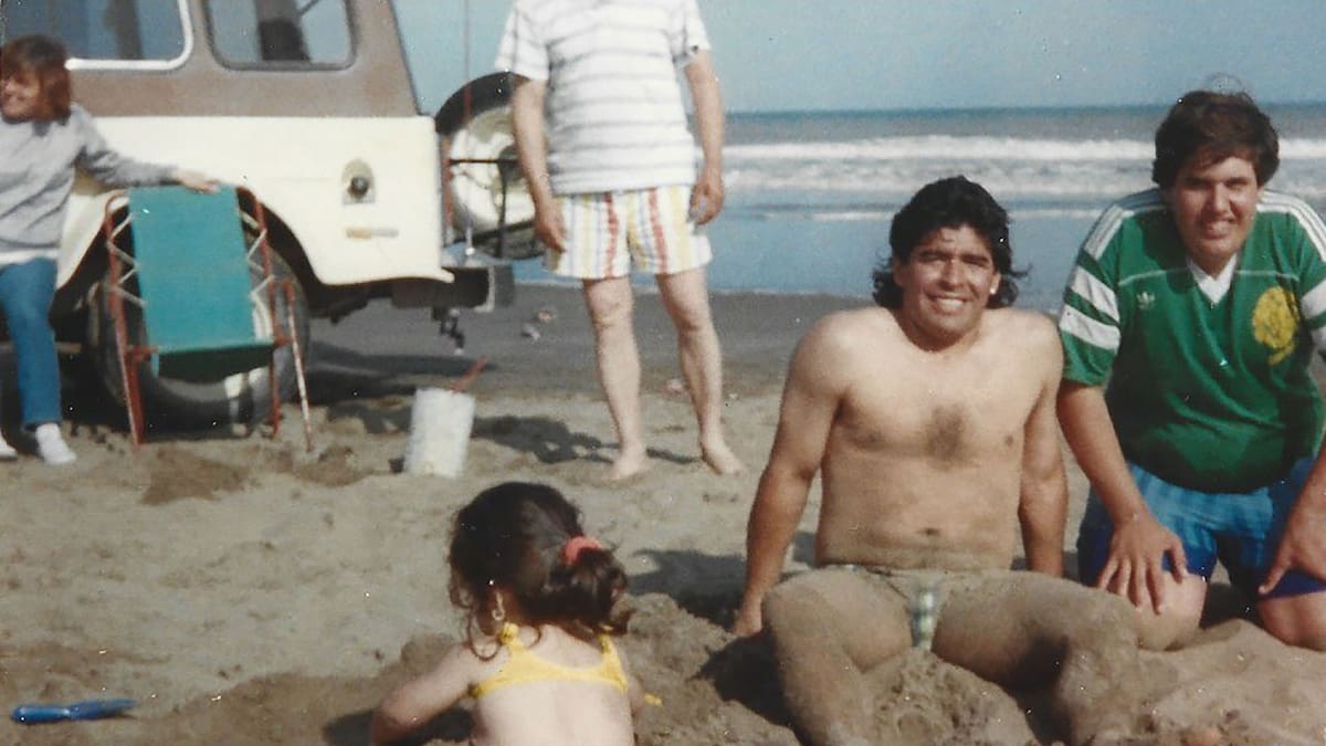 Tiene 215 habitantes, pero fue el balneario preferido de Maradona y su familia en los 90: la playa tranquila a 300 km de Mar del Plata
