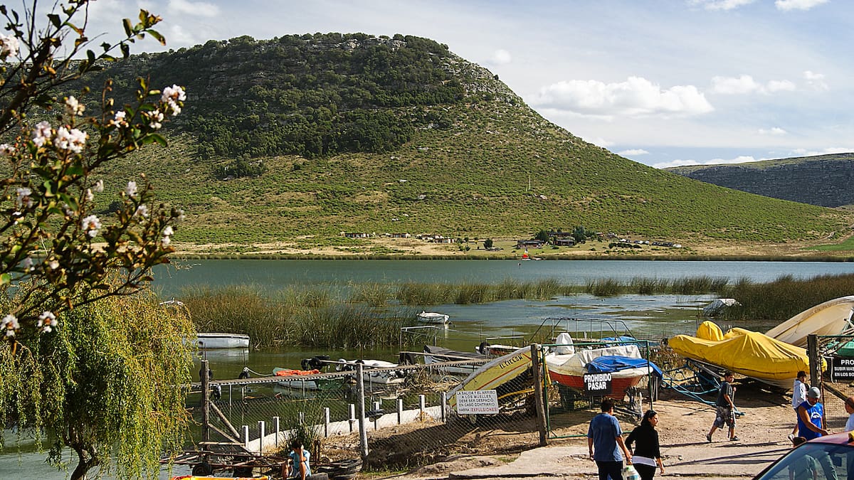 Lagunas de Buenos Aires en resurgimiento: escapadas con agua, pesca y cabañas desde $8.000