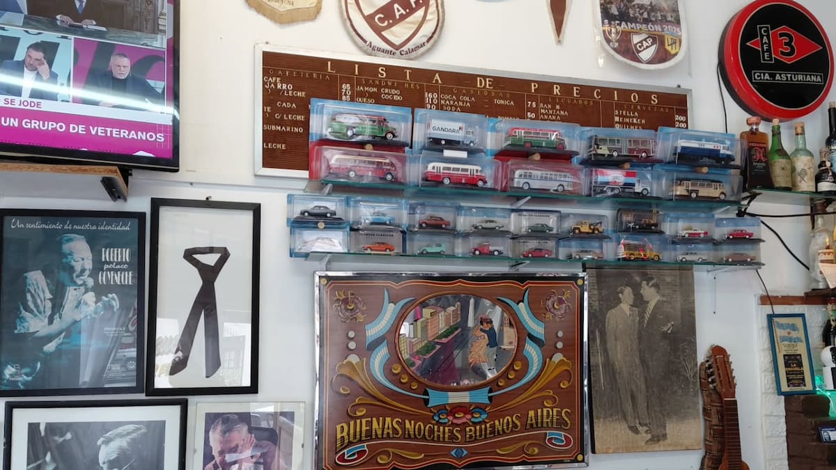 Tango, fútbol y nostalgia: el bar de Núñez que mantiene viva la historia de Platense y guarda tesoros del Polaco Goyeneche