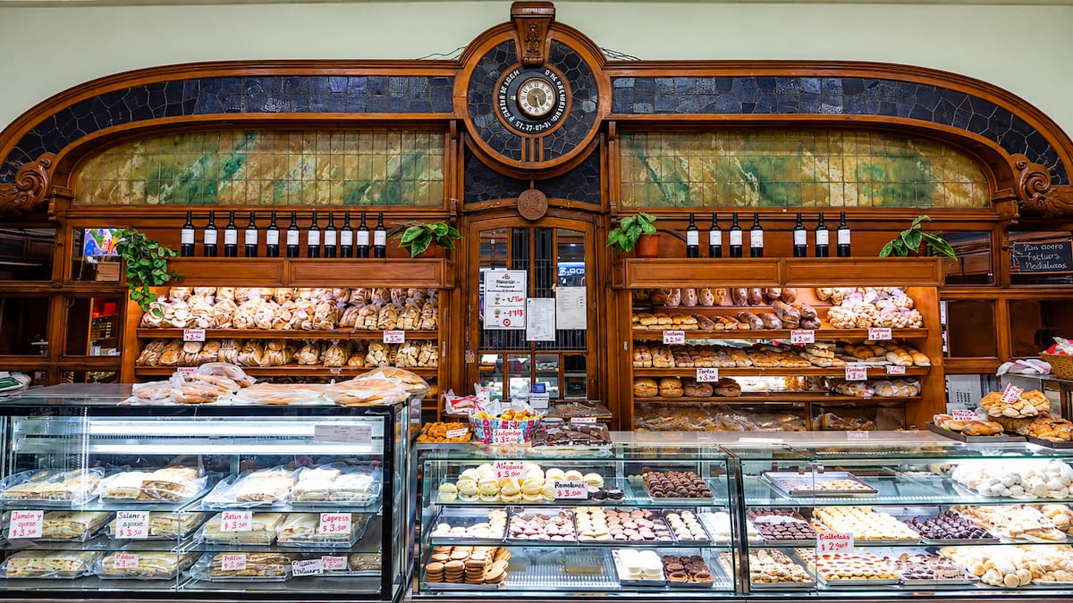 Tienen más de 100 años y sus hornos siguen encendidos: las panaderías que guardan los sabores de la vieja Buenos Aires