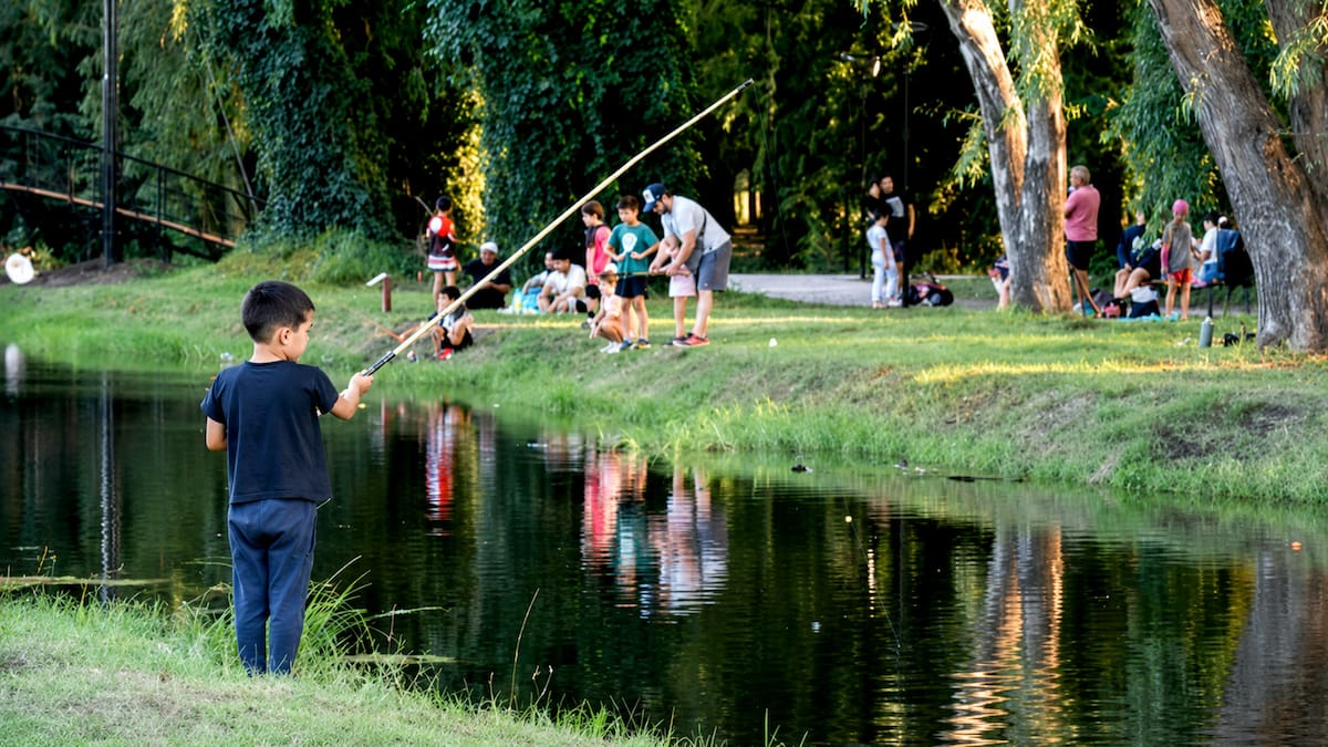 Pesca con niños: consejos y trucos para iniciar a los más pequeños en la pesca
