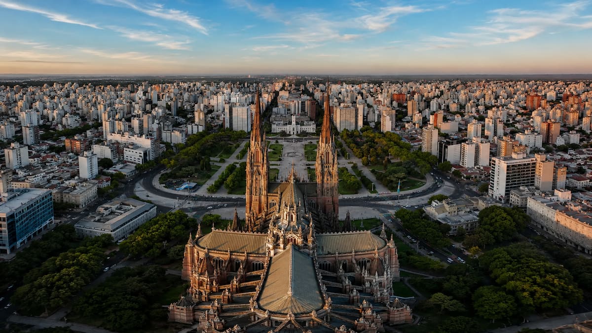 Catedral de La Plata: comenzó a construirse en 1884, esconde mitos masones y le ganó a Notre Dame como la más linda