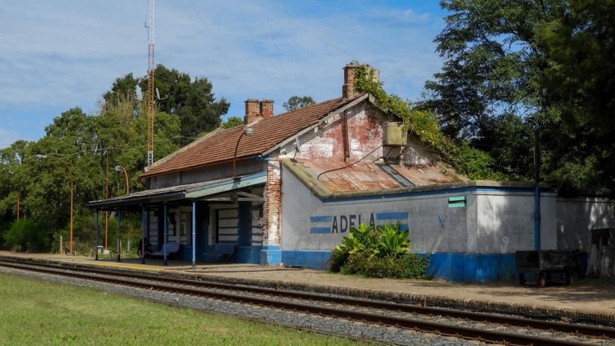 Tiene 19 habitantes, dos lagunas y una estación de 1874: el pueblo secreto de Buenos Aires donde el tiempo se detuvo