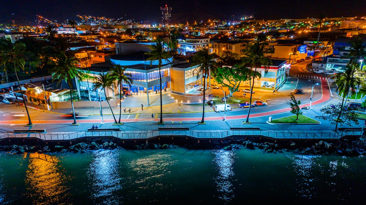 Teatro Municipal de São Sebastião, ubicado en la tradicional Rua da Praia.