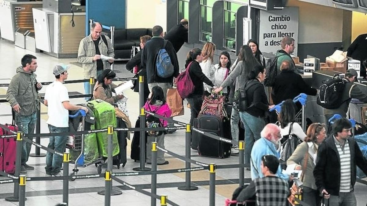 Turistas argentinos que viajan al exterior