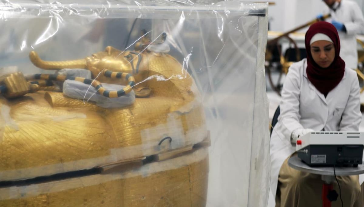 Tutankamón, minuciosa restauración del sarcófago dorado del faraón, REUTERS