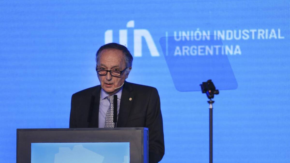 UIA - titular Miguel Acevedo