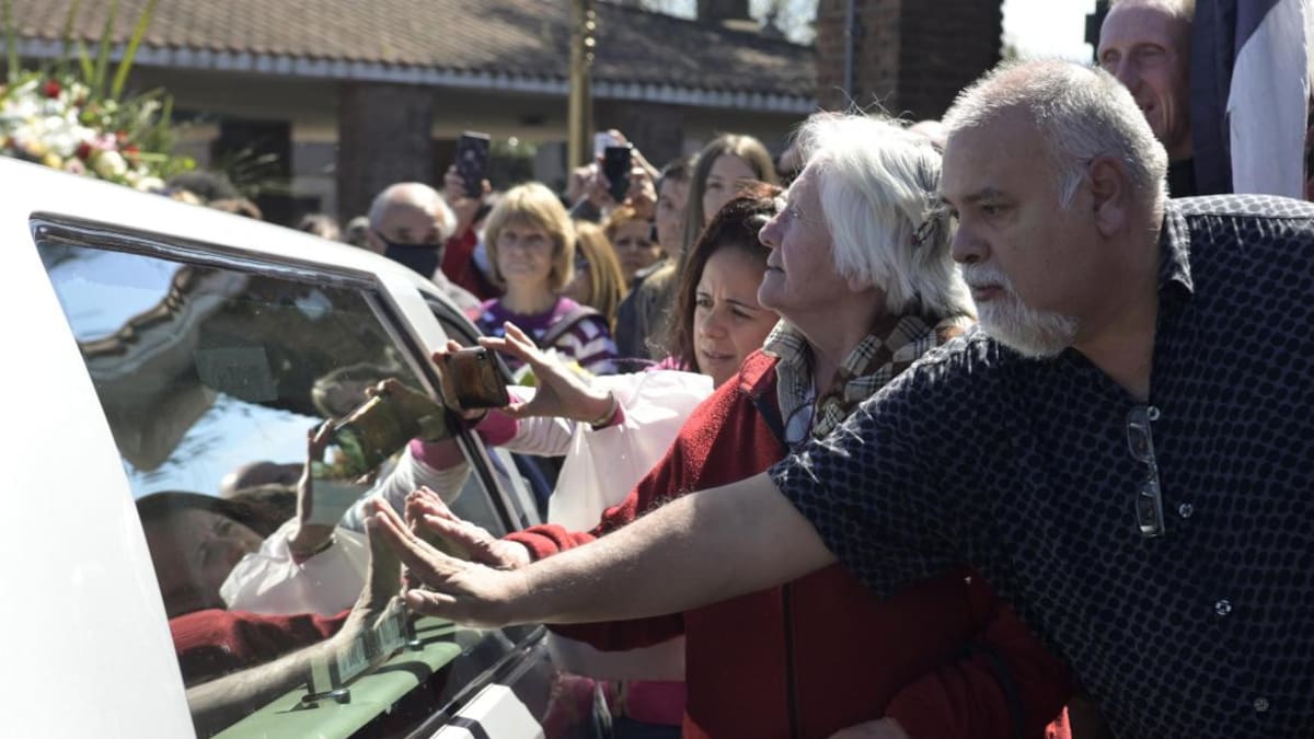 Último adiós a Carlitos Balá en Chacarita. Foto: Télam