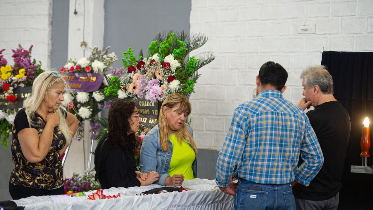 Último adiós a Huguito Flores: multitudinario velatorio en Santiago del Estero