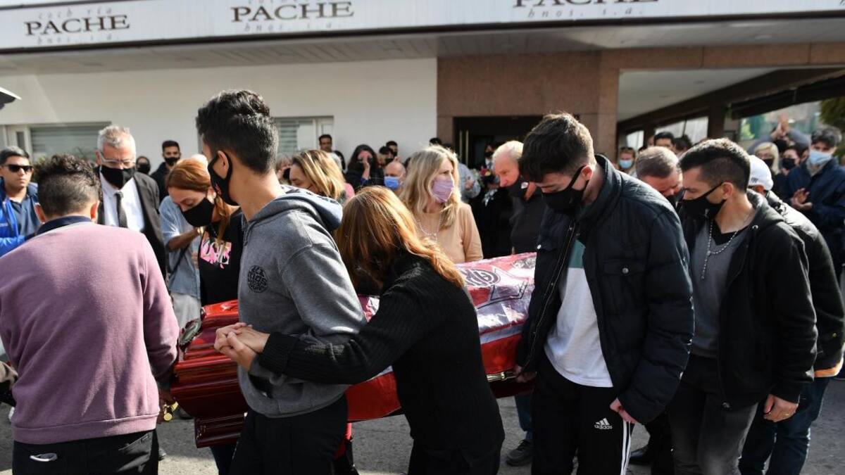 Último adiós a Roberto Sabo, kiosquero asesinado en Ramos Mejía. NA.