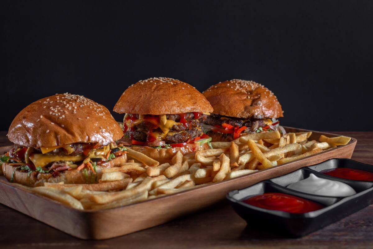 Ultraprocesados, comida chatarra, hamburguesa. Foto Unsplash.