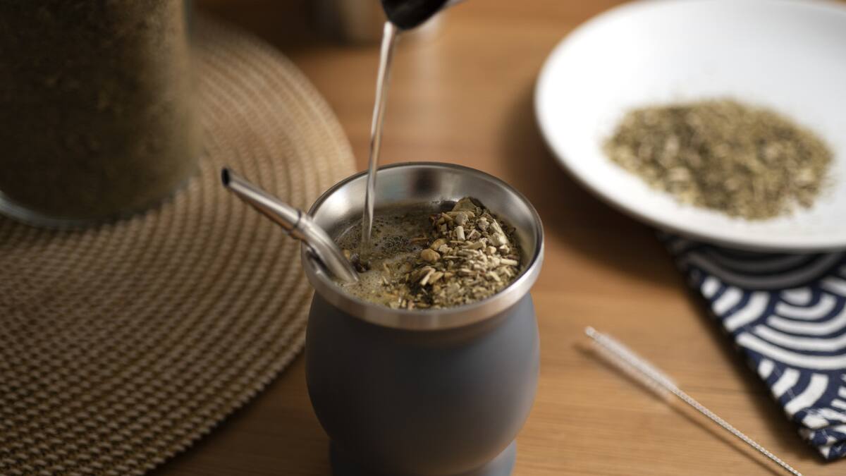 Cómo es “Mati”: el cebador automático de mate que mantiene la temperatura perfecta del agua y fue creado por un argentino