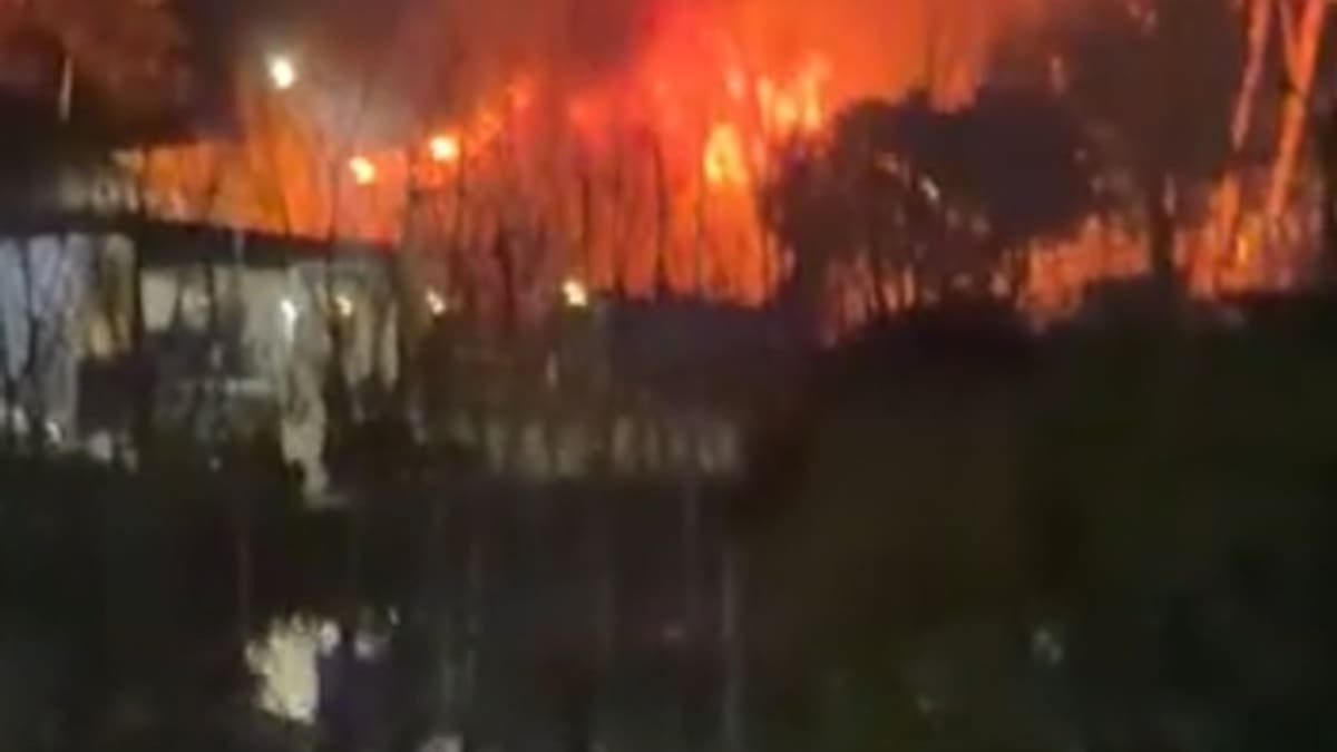 Un feroz incendio consumió un sector de quinchos del Club Náutico de Olivos: fue controlado y no se reportaron heridos