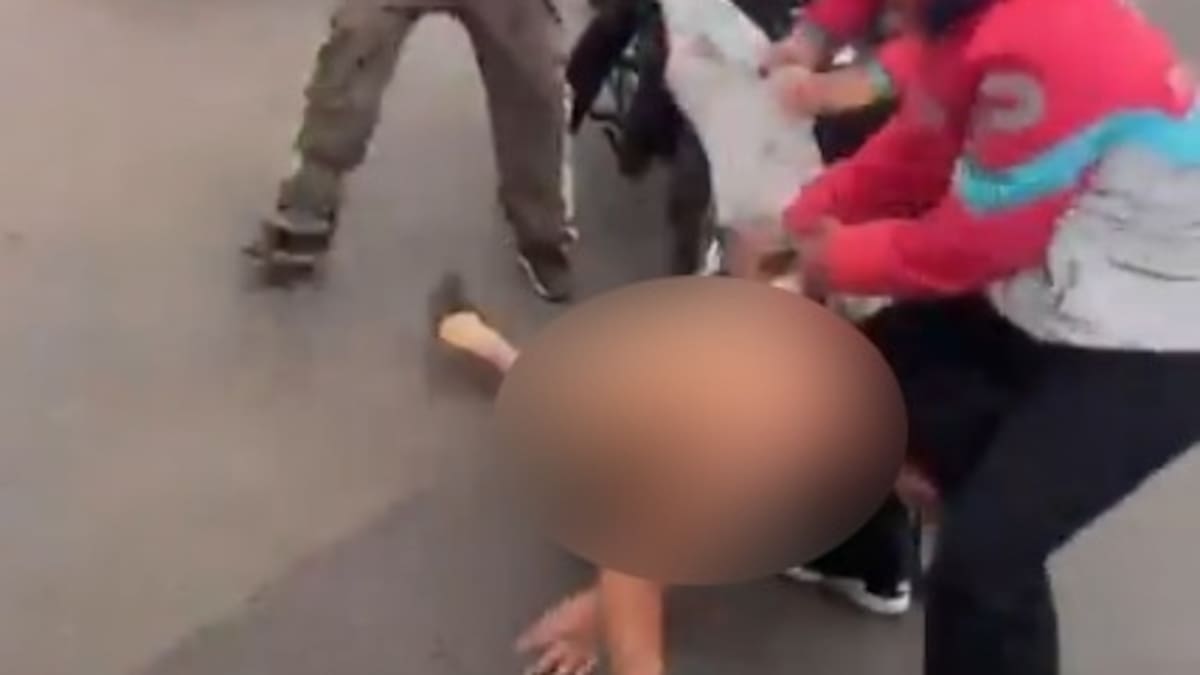 Un grupo de repartidores atacó a un joven de 20 años acusado de intentar robar una moto en Quilmes. La Policía intervino y el sospechoso fue liberado.