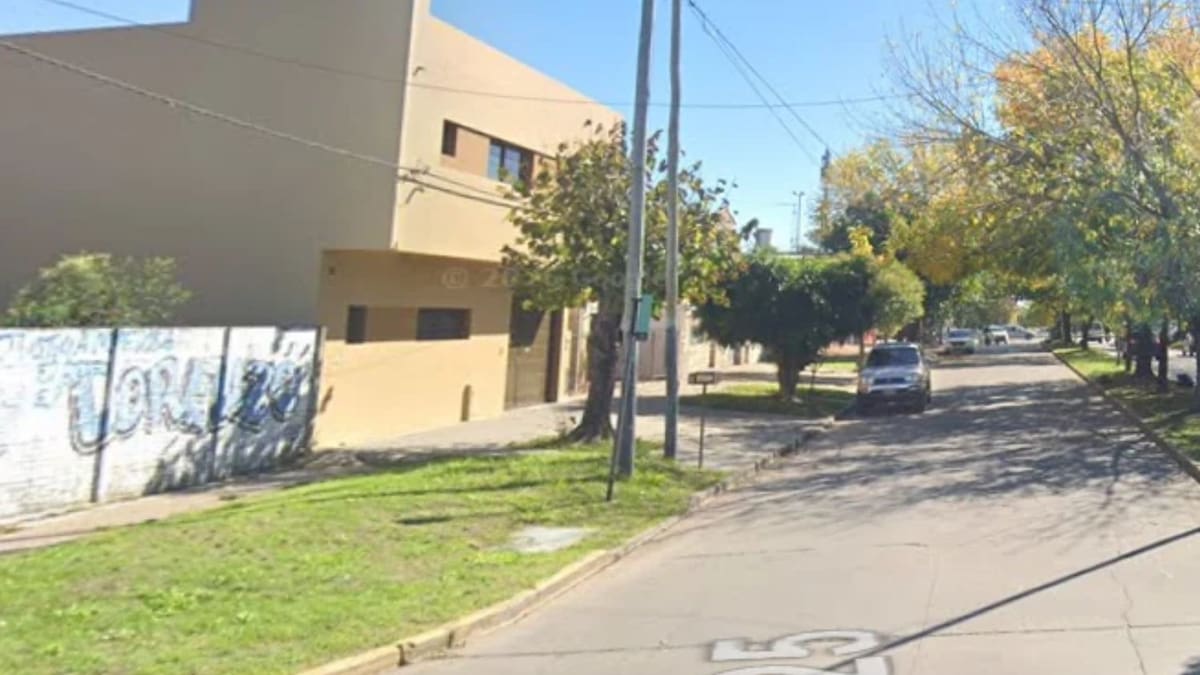 Subió a revisar el tanque de agua, cayó siete metros y murió: investigan el accidente doméstico en La Plata