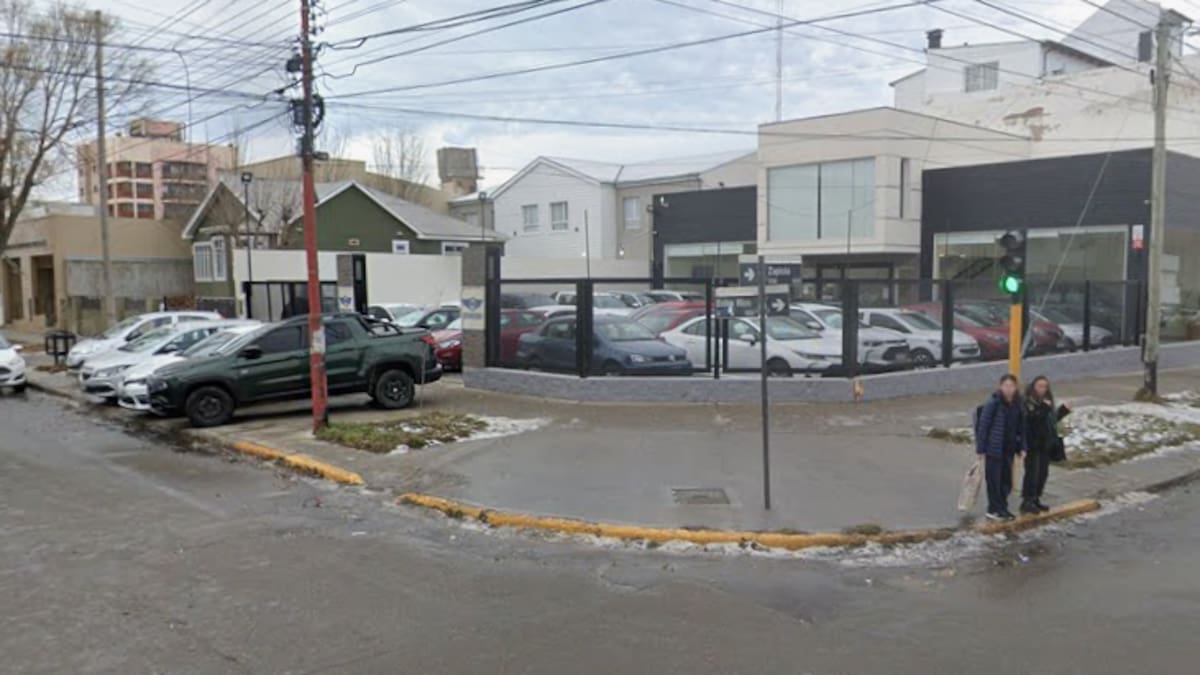 Pasó en Río Gallegos: dejó a su hija de 7 años en un auto por más tres horas para irse a bailar a un boliche en plena madrugada