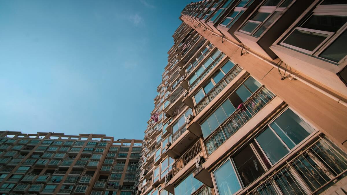 Un hombre fue condenado a muerte en China por tirar ladrillos desde un edificio y matar a una joven