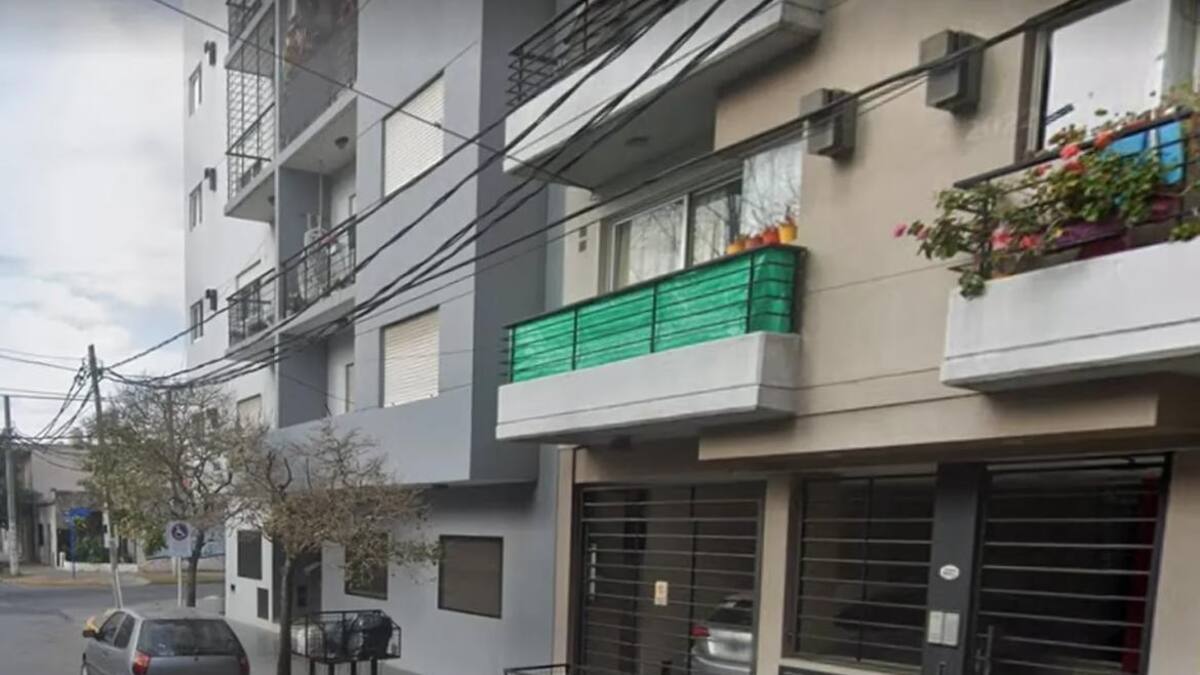 Un hombre golpeó a otro y lo dejó en terapia intensiva en Caseros. Foto: Google Street View