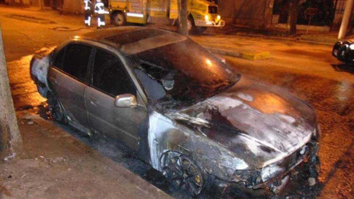 Un joven denunció que le quemaron el auto porque su novia tiene coronavirus, Venado Tuerto