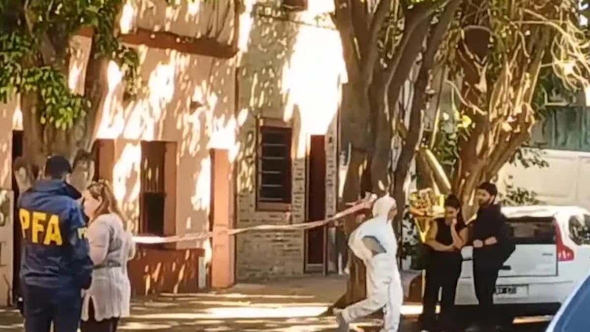 Un policía disparó 14 veces en la esquina de Fitz Roy y Muñecas.