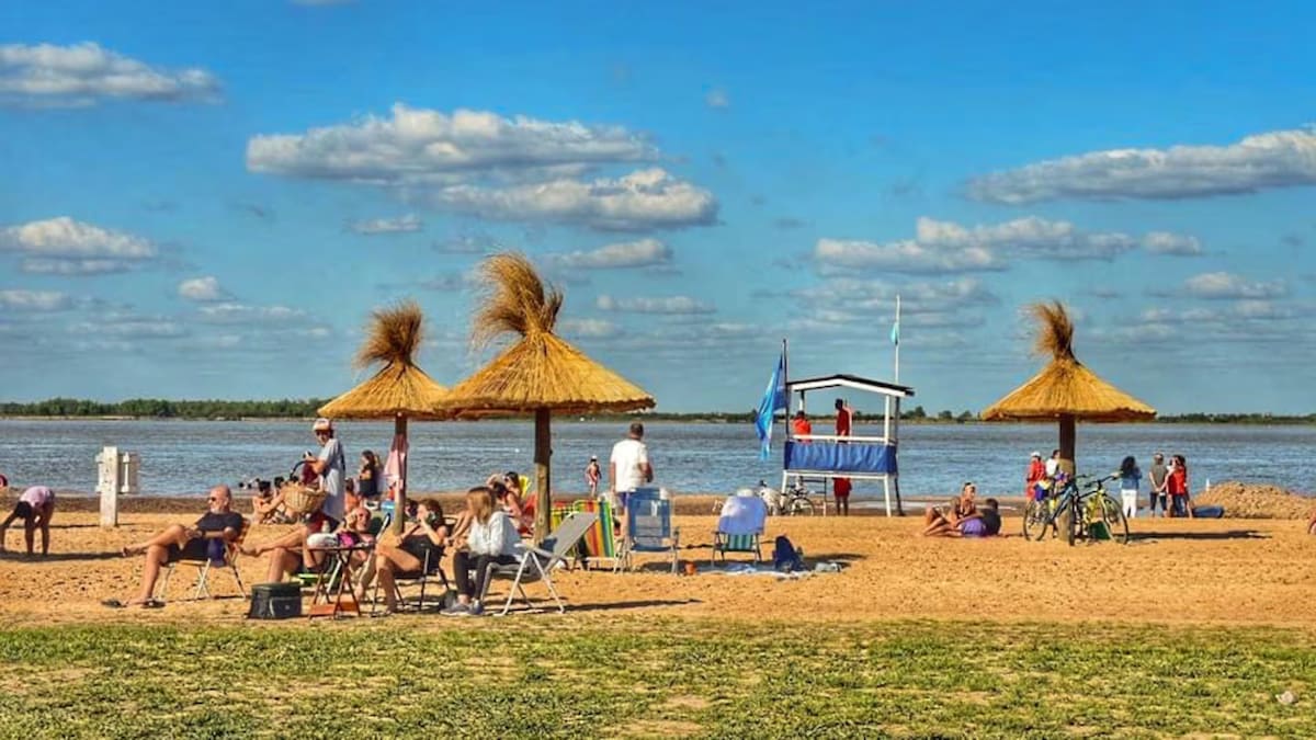 El pueblo de Buenos Aires que cuenta con un río hermoso, arte urbano, rincones con historia y una playa pública