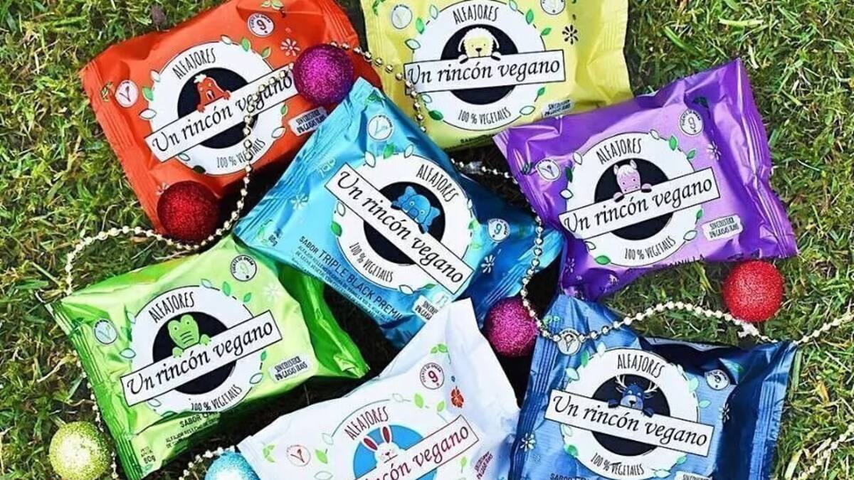 Empezó con $700, creó un alfajor vegano y hoy produce 170 unidades por hora