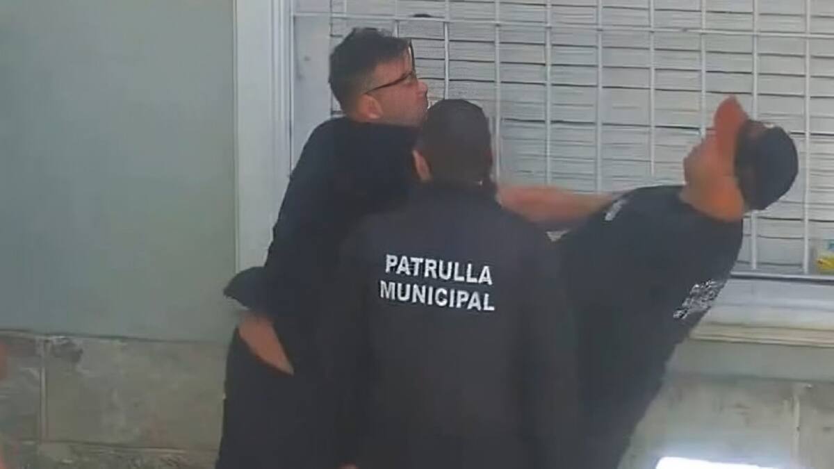 Un trapito agredió a un policía municipal en Mar del Plata. Foto: X / @gmontenegro_ok.