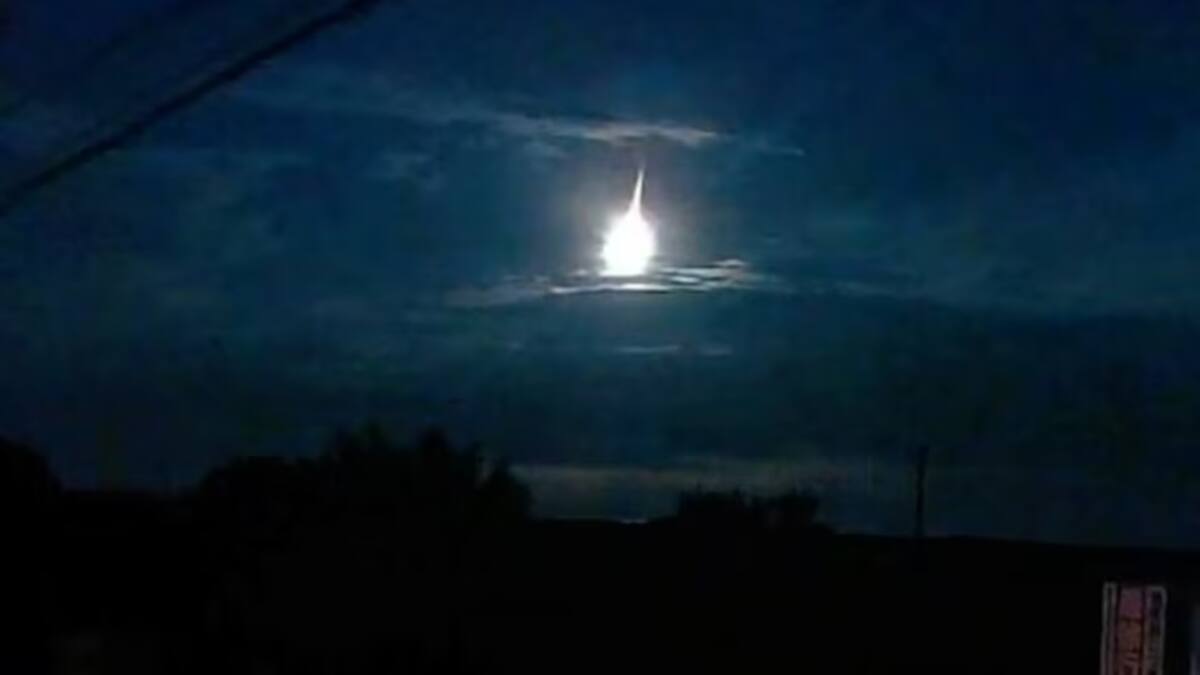 Una bola de fuego en el cielo de Japón.