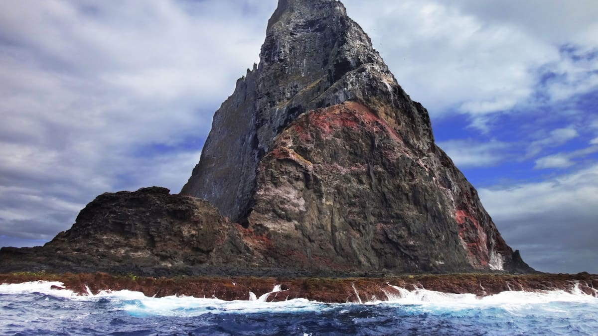 Una de las pocas tierras emergidas de Zelandia aparte de Nueva Zelanda. Foto: Wikipedia.
