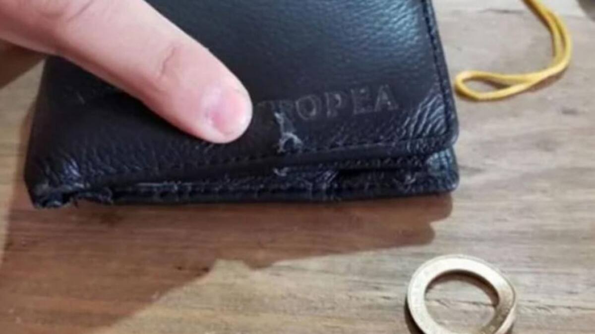 Una moneda de dos pesos le salvó la vida a un hombre, foto NA