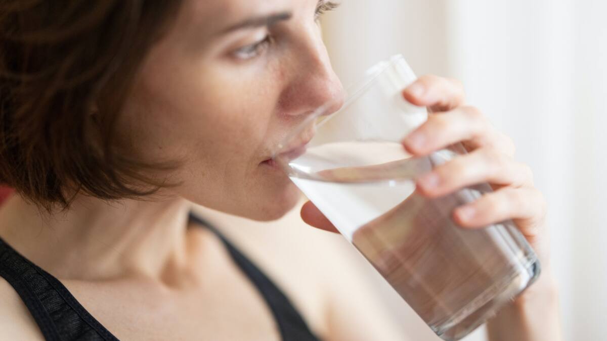 Una mujer murió en Estados Unidos por beber demasiada agua. Foto: Unsplash.