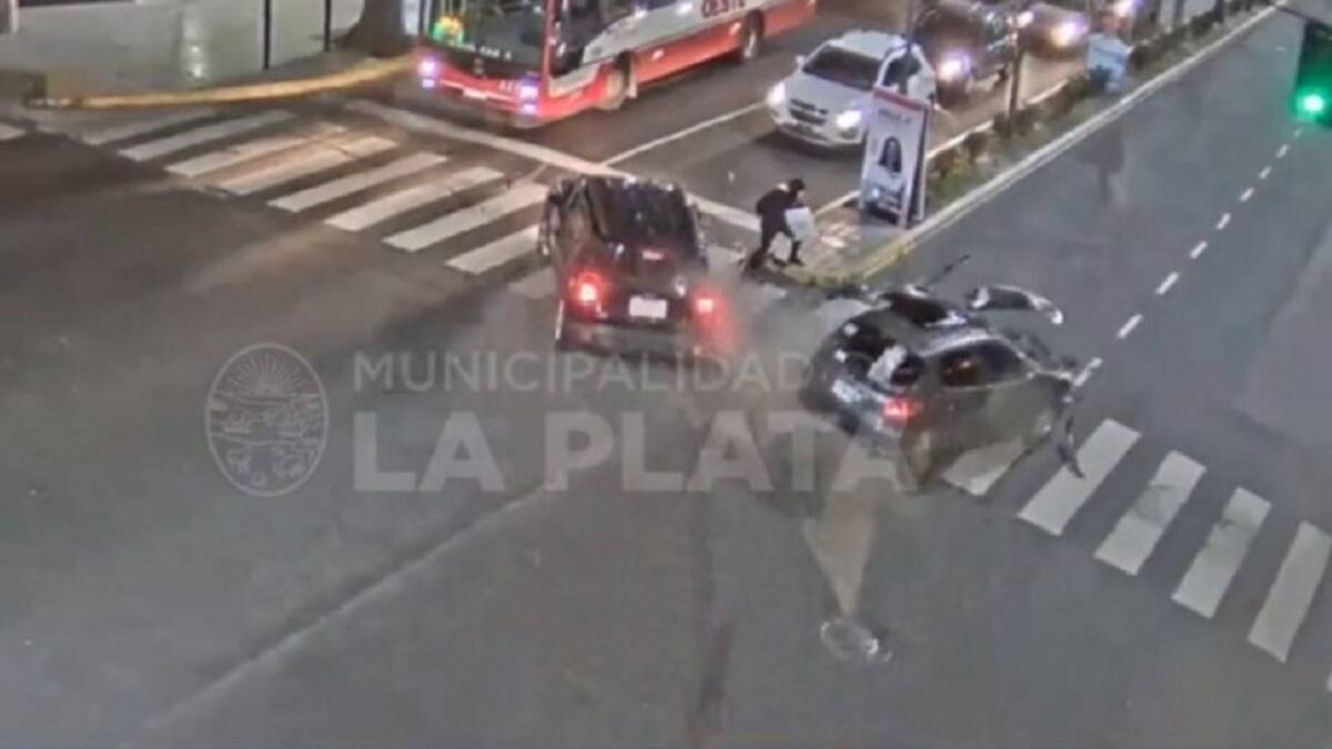 Milagro en las calles. Foto: captura de video de cámara de seguridad.