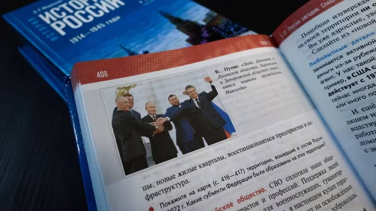 Una página extendida del capítulo "Rusia Hoy - La Operación Militar Especial". Foto: Reuters