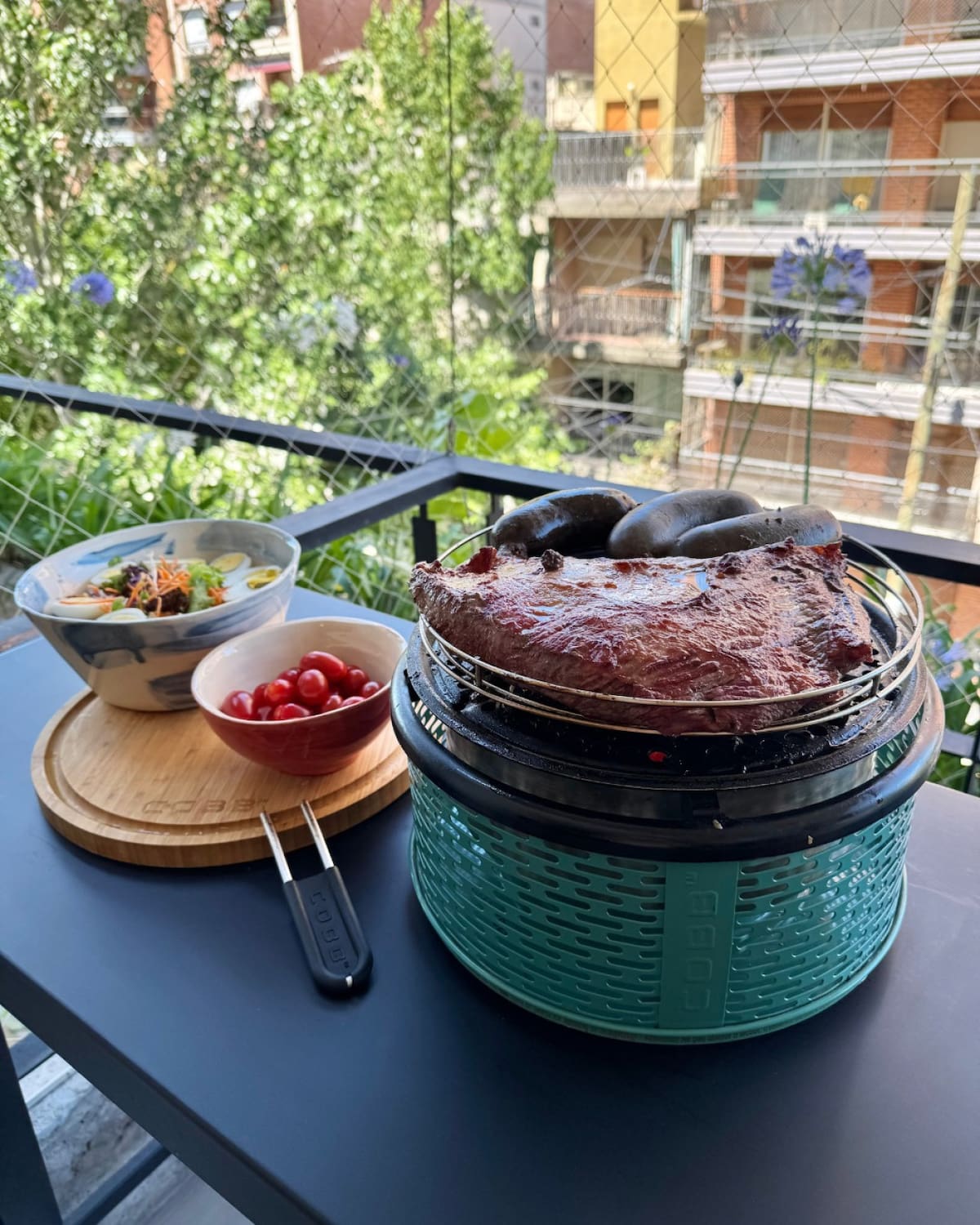 Una parrilla muy innovadora. Foto: Instagram @cobb.arg