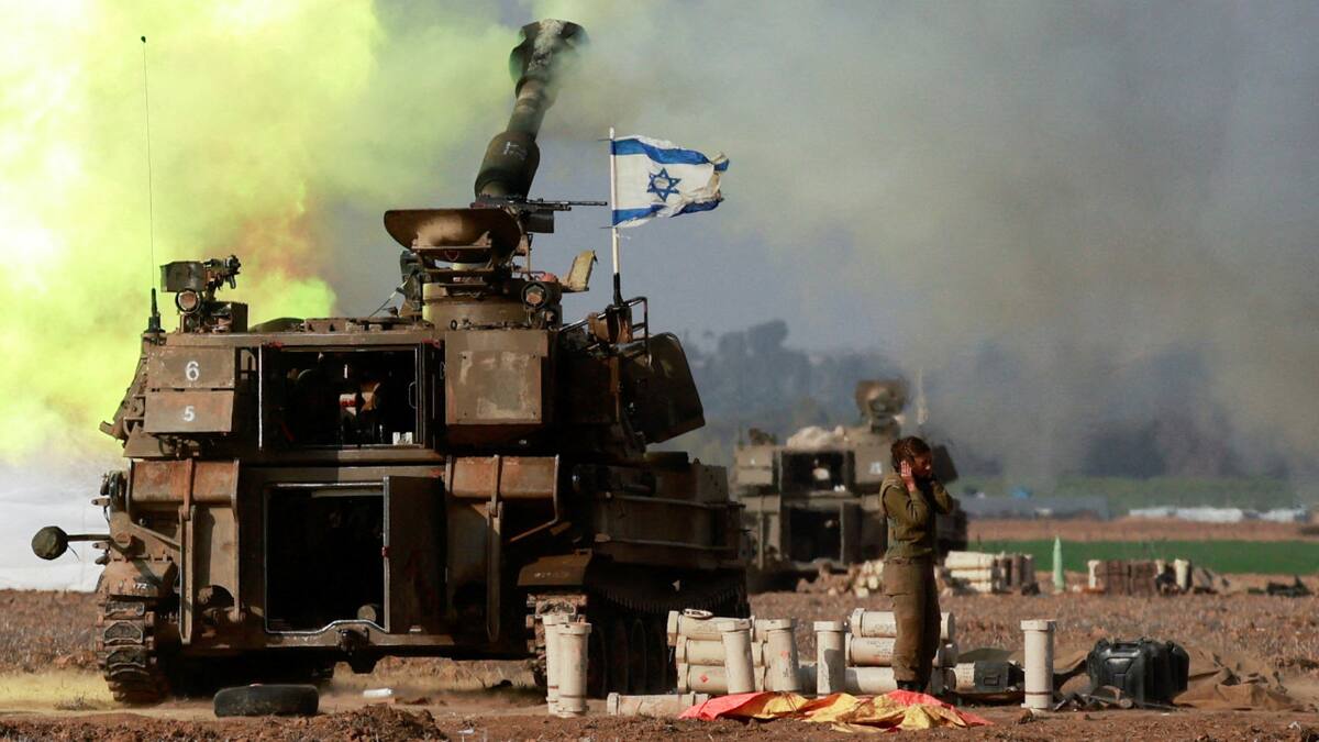 Una unidad de artillería israelí opera cerca de la frontera con Gaza . Reuters