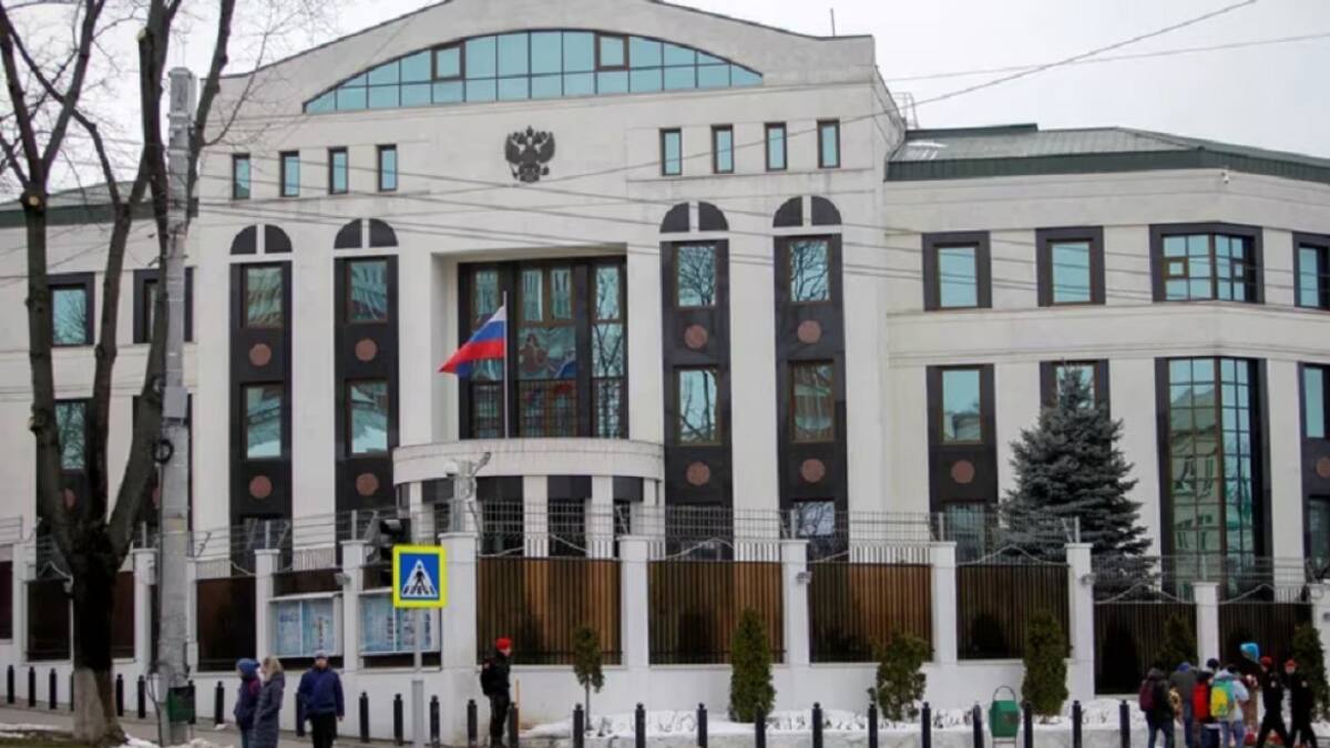Una vista general muestra la embajada rusa en Chisinau, Moldavia. Foto: Reuters