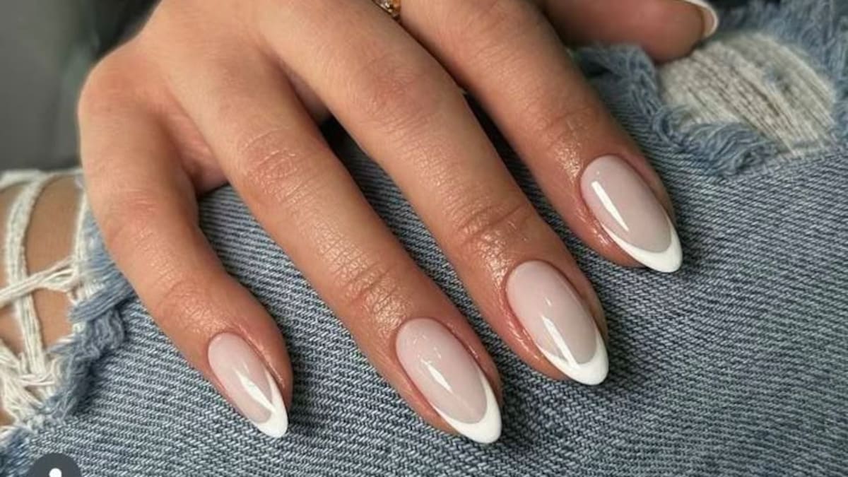 Uñas francesitas.