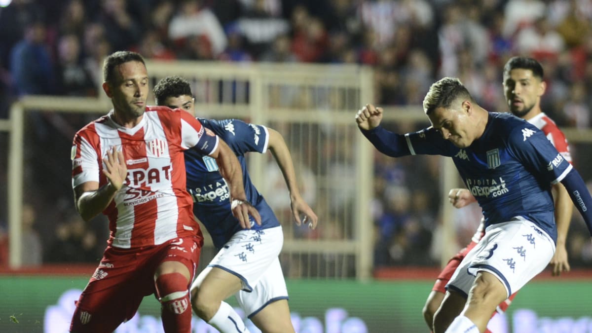 Unión vs Racing, fútbol argentino. Foto: Télam