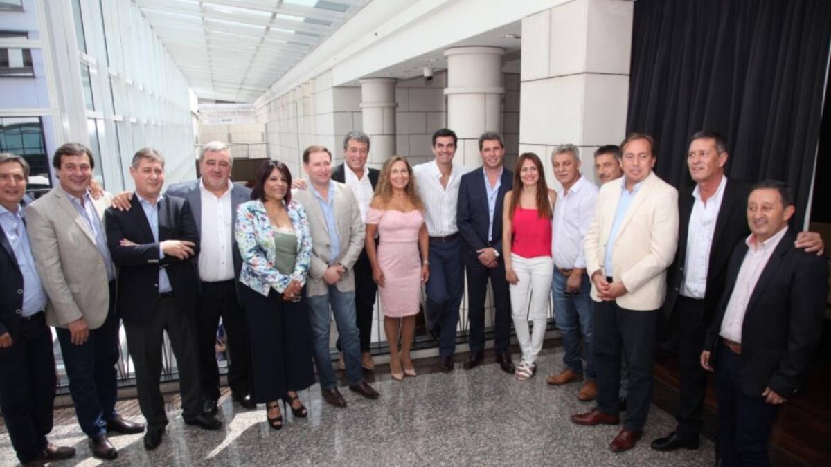 Urtubey y Uñac junto a legisladores e intendentes