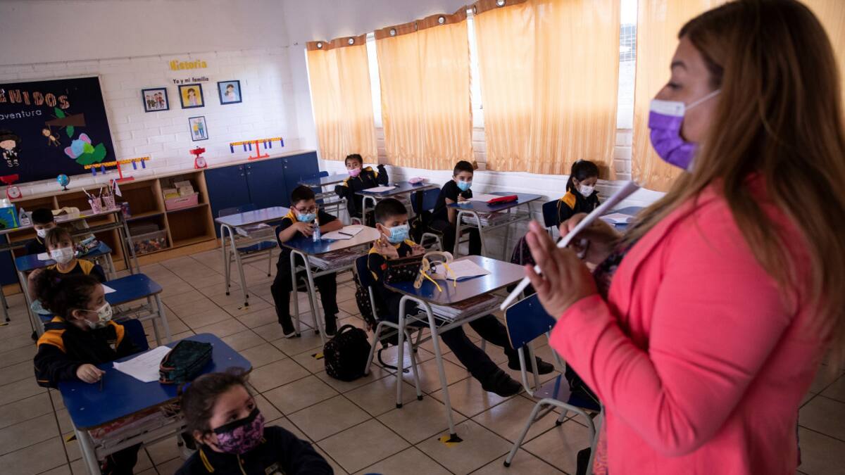 Uso de barbijos en escuela de Chile. Foto: Reuters