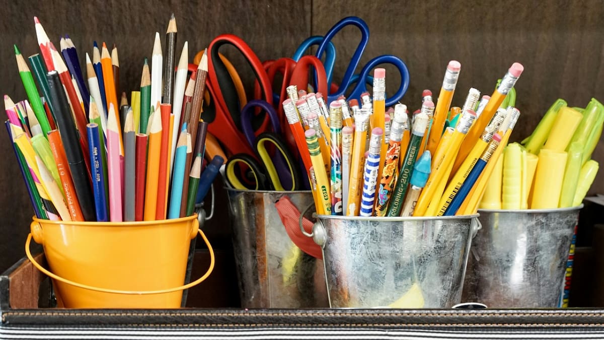 Útiles escolares. Foto: Unsplash.