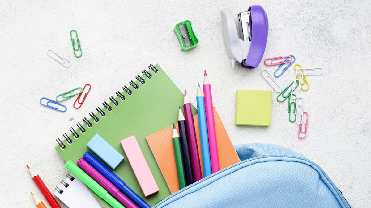 Útiles escolares. Foto: Unsplash.