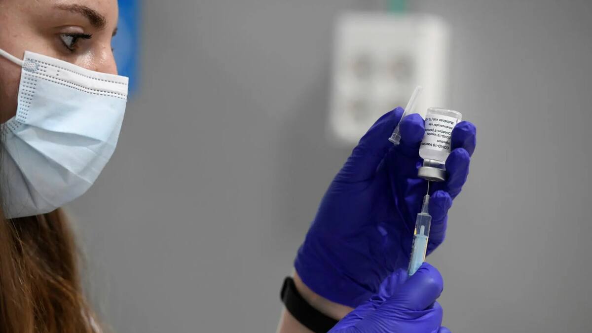 Por qué la UE no prohíbe la vacuna AstraZeneca, señalada por causar trombosis