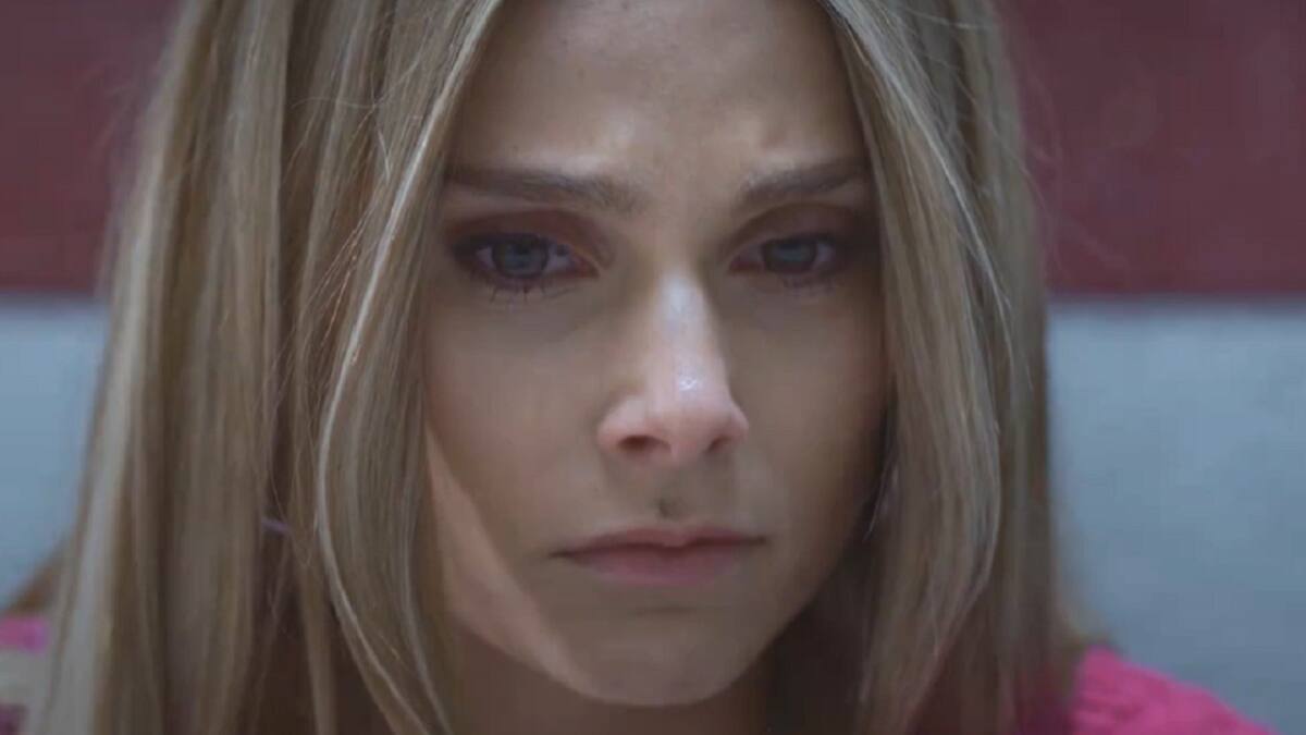Valentina Zenere encarna a Nahir Galarza en la película. Foto: captura Amazon Prime.