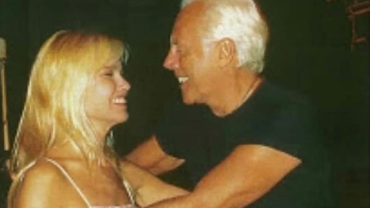 Valeria Mazza junto a Giorgio Armani.