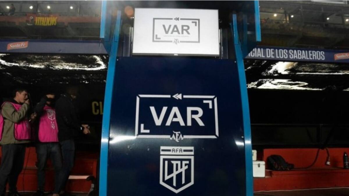 VAR; fútbol argentino. Foto: NA.