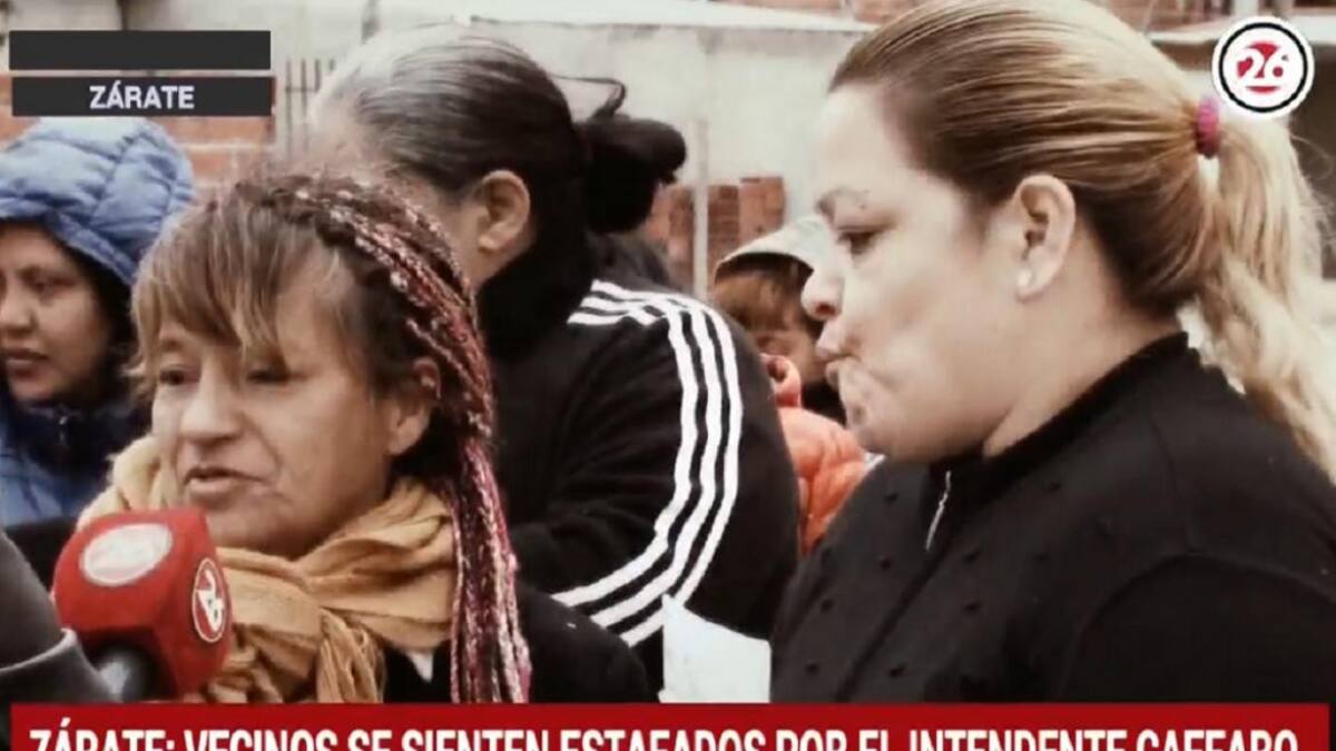 Vecinos de Zárate indigandos con el intendente Cáffaro -